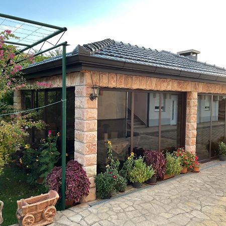 Guest House Благай Екстериор снимка