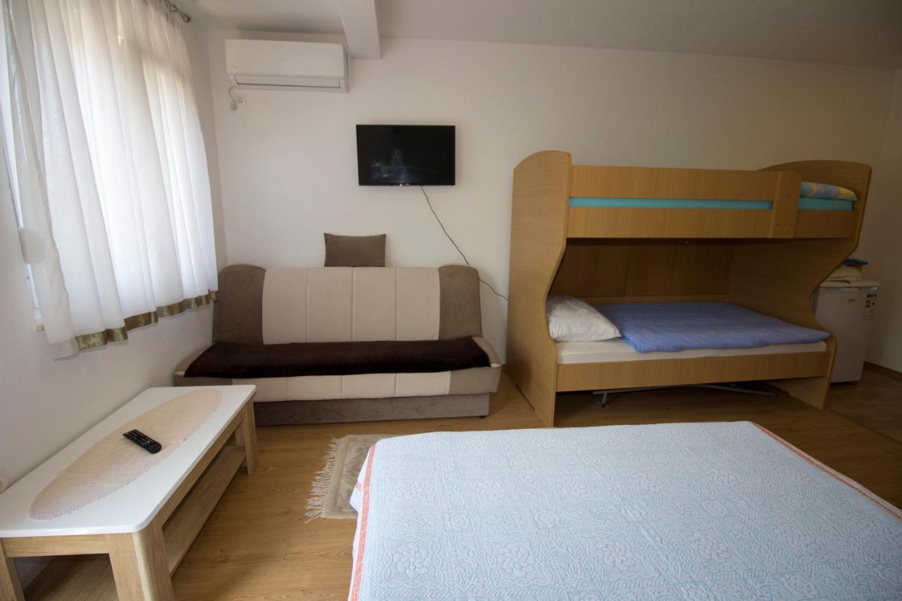 Guest House Благай Екстериор снимка