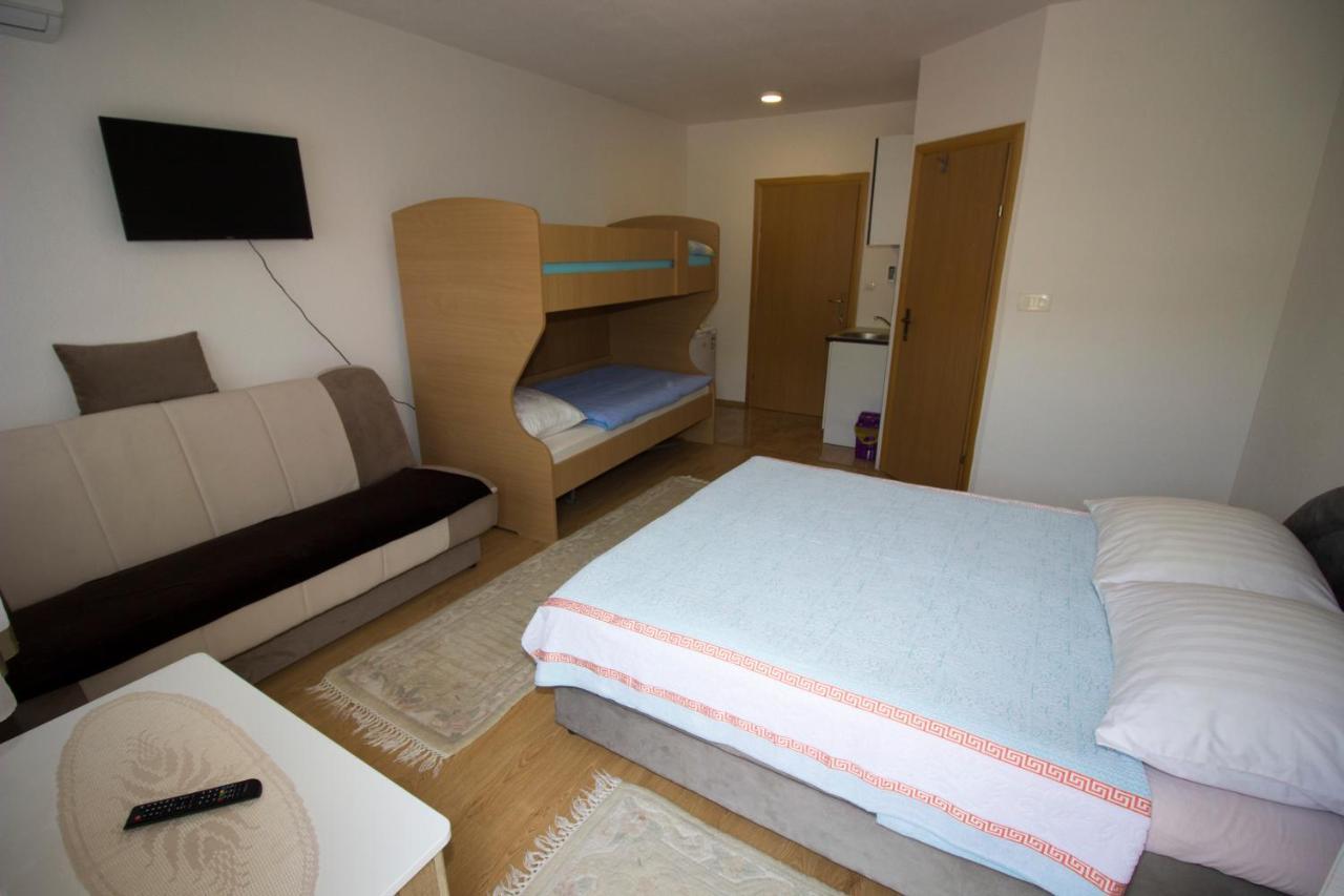 Guest House Благай Екстериор снимка