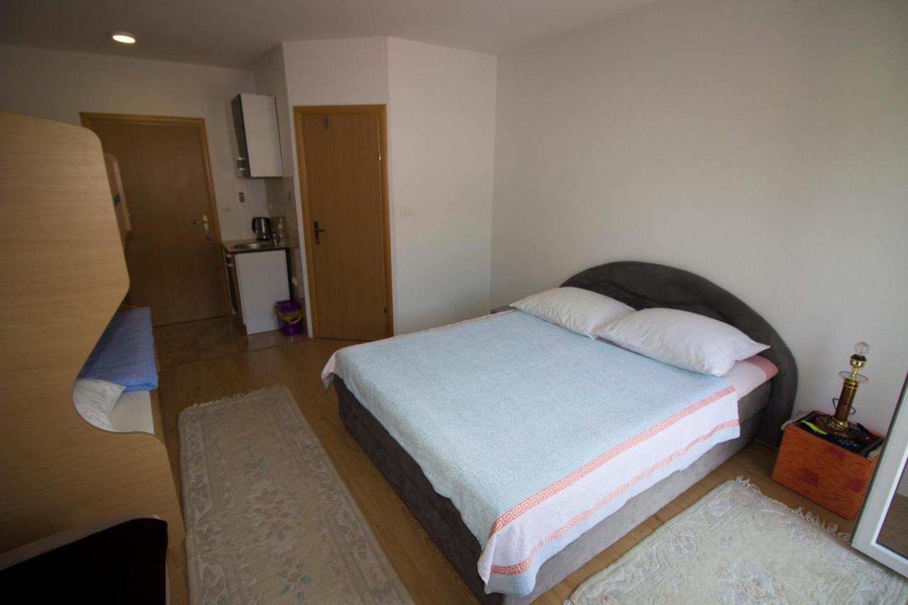 Guest House Благай Екстериор снимка